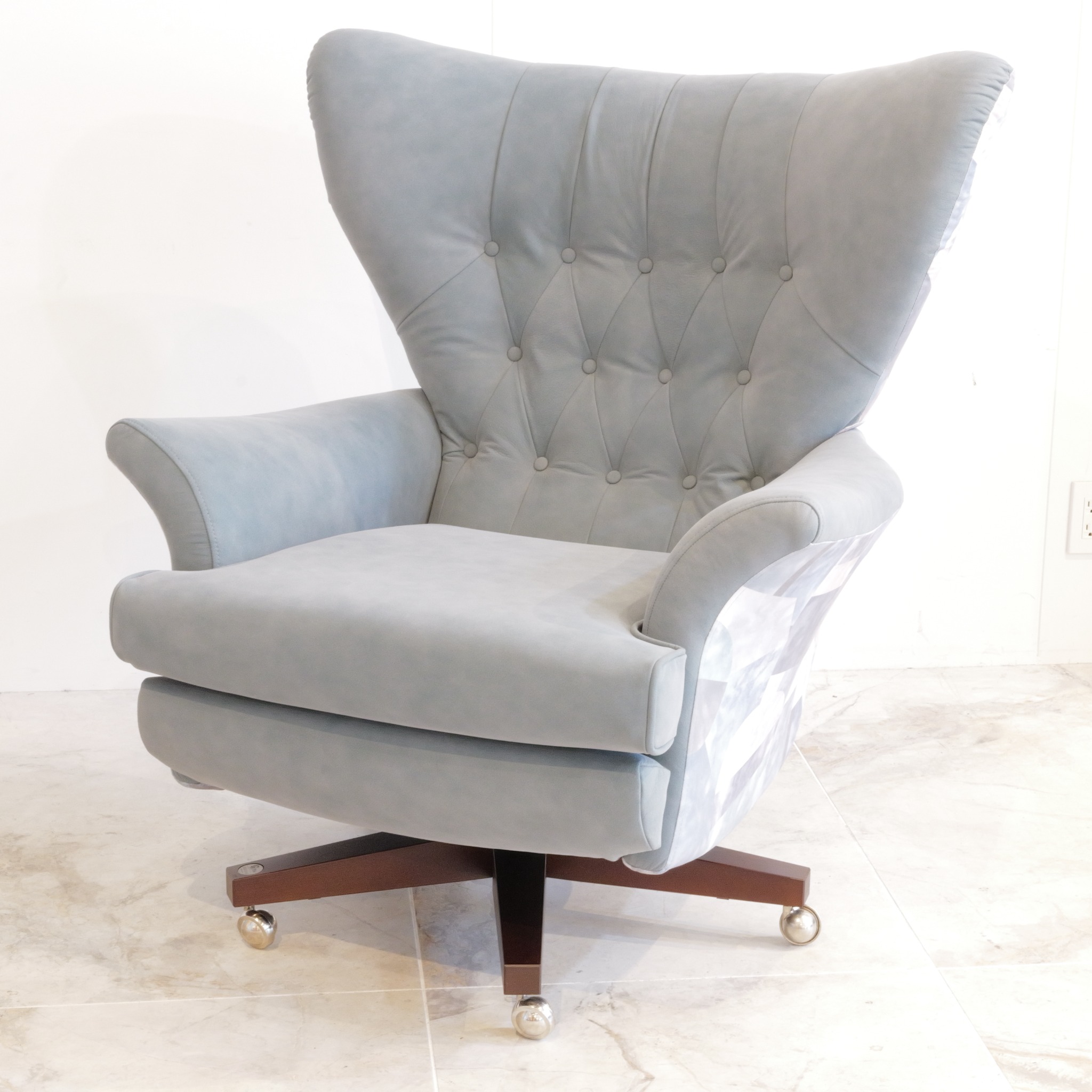 G Plan Vintage シックスティートゥー スゥイブルチェア 回転式ラウンジチェア グレー ファブリック 当社特注品 キャスター付 復刻モデル