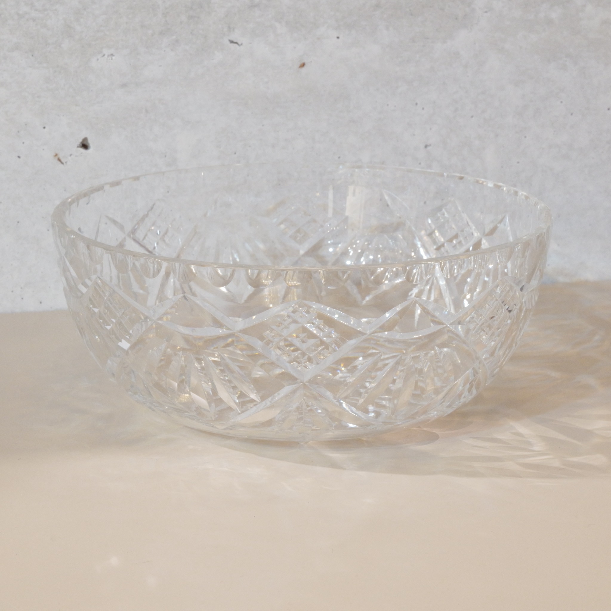 ダイヤモンドカット クリスタル ガラスボウル 直径20cm 切子細工 盛り鉢 サラダボウル フルーツ皿 クリア ガラス食器 飾り鉢 幾何学模様