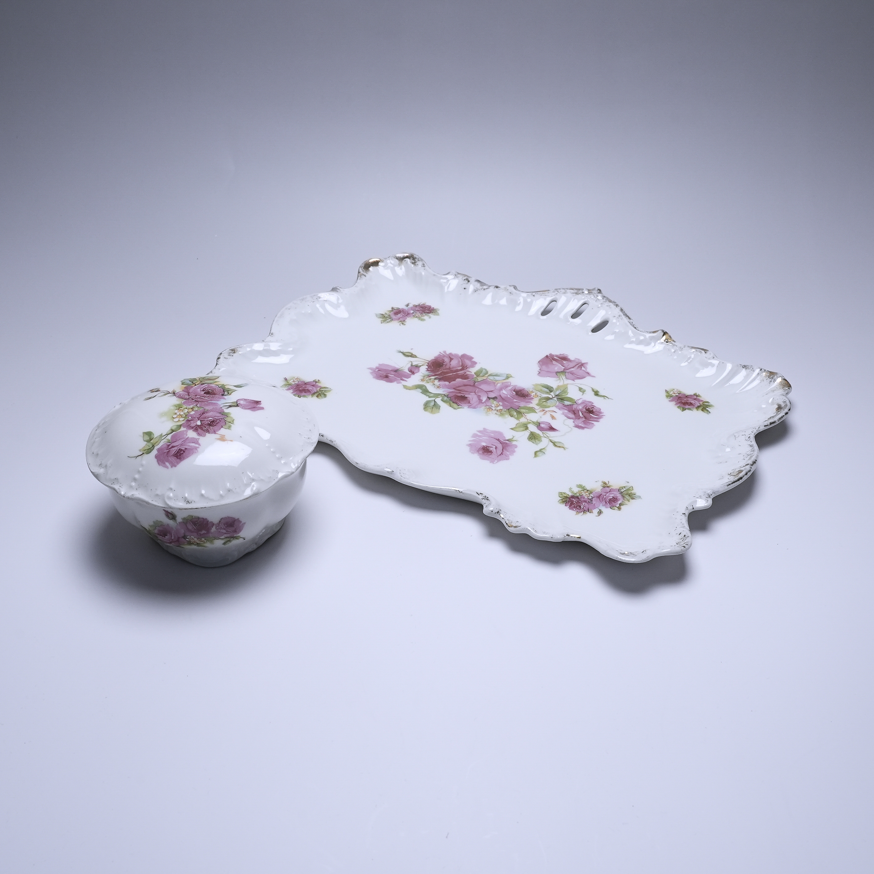 Limoges プレート　フランスアンティーク　セーブル陶器 SEVRES セーブル 王者の青 クラウテッドブルー 雲模様 24金彩