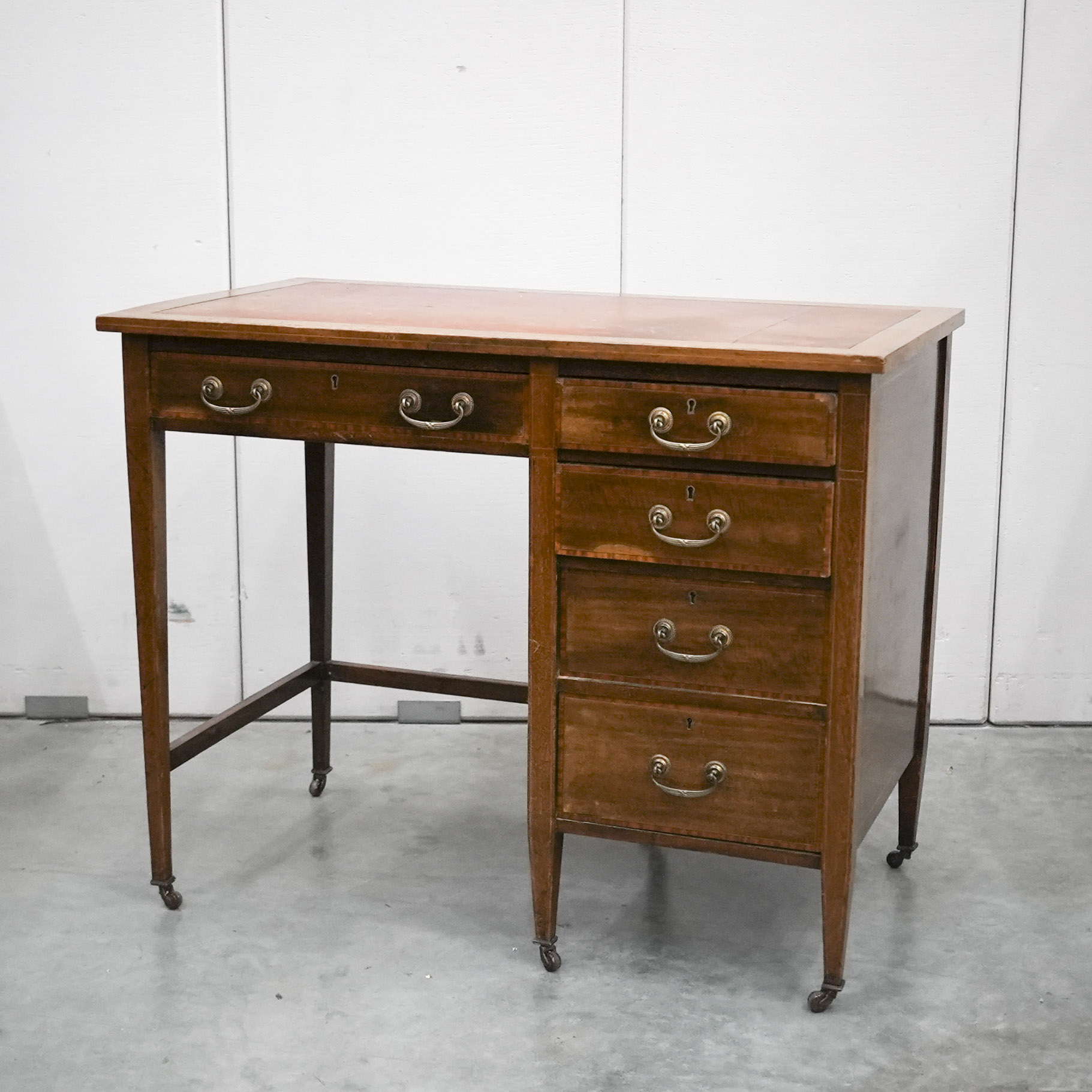 ベヴァンファンネル社■イギリス■革張り■マホガニー■両袖デスク■クラシック■ ベヴァンファンネル社□イギリス□革張り□マホガニー□両袖