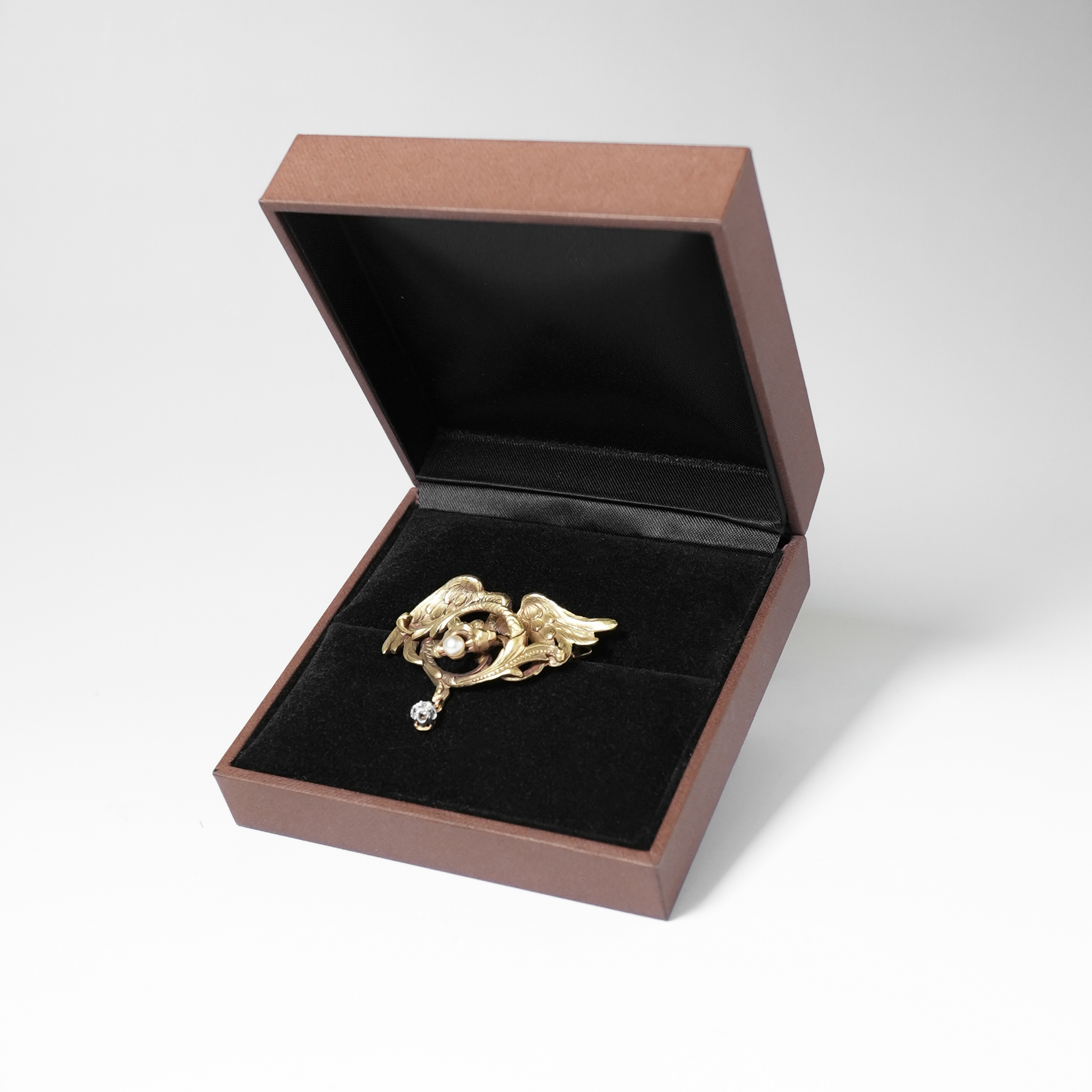 18KT パールとルビーのブローチ