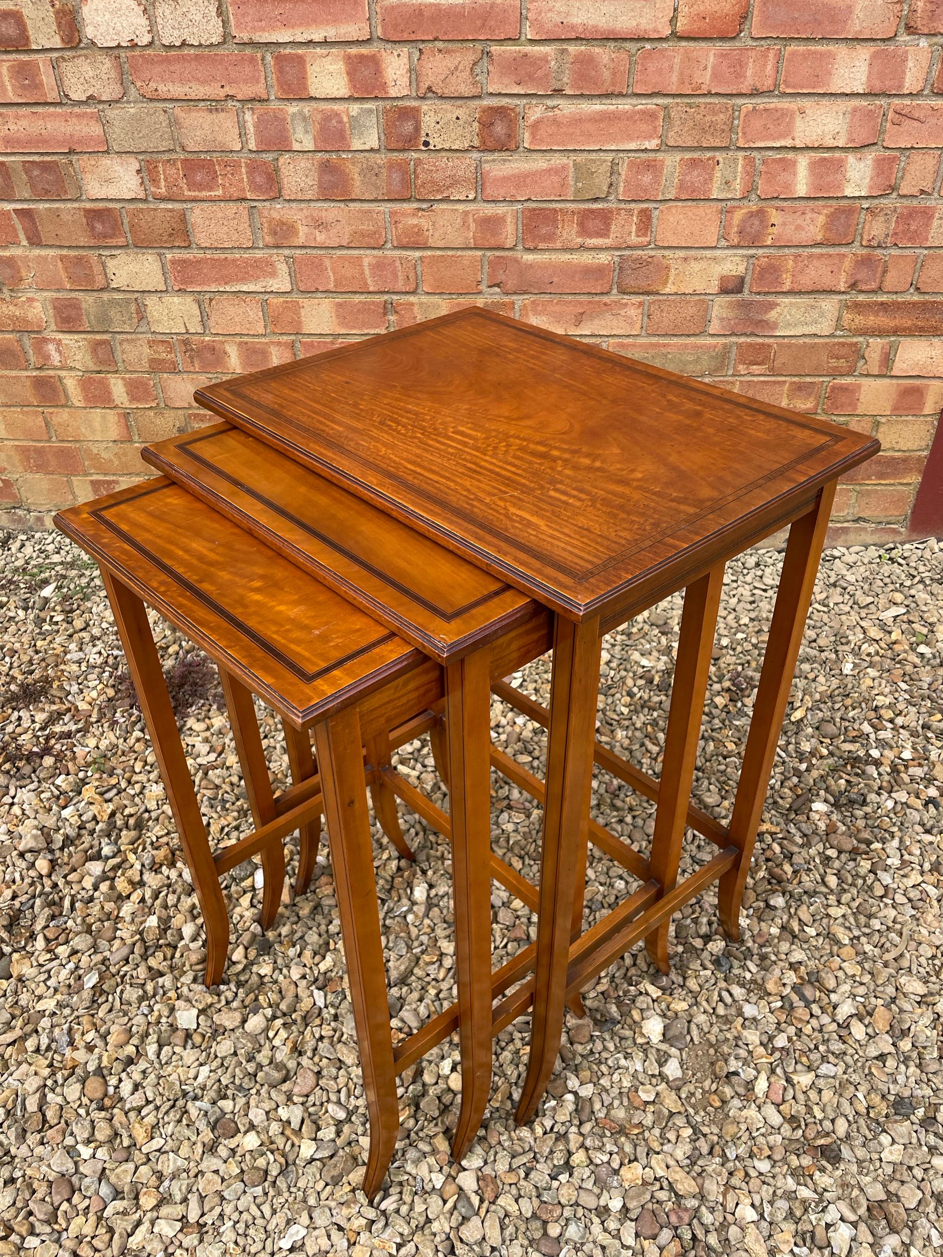 イギリス 1930年代 サテンウッド ネストテーブル ECUKOB0068