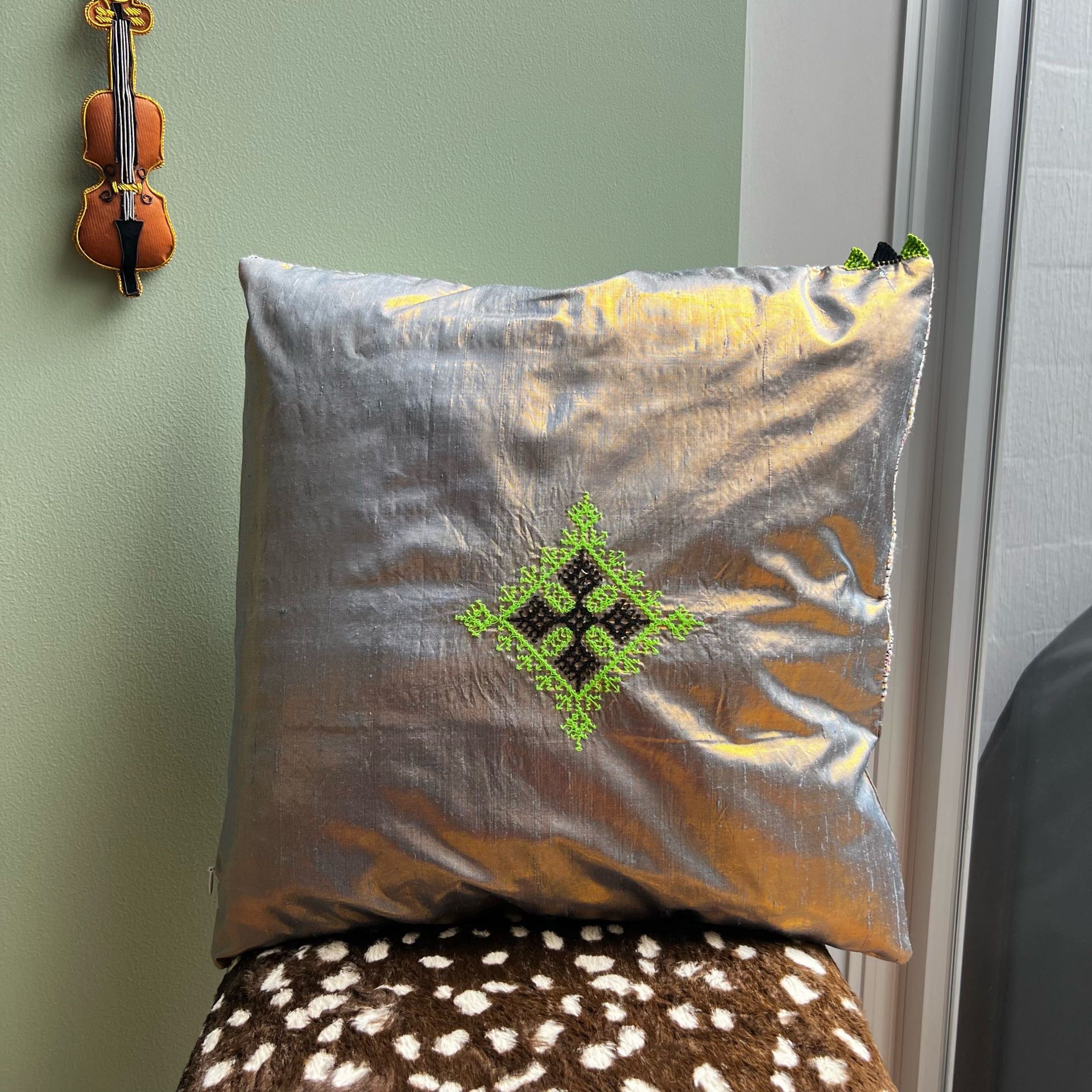 モロッコ Silk100%/Cotton60%+Polyester40% LeO ATLaNTE レオアトランテ レオアトランテクッションカバー/シルバー ECJPJC0233