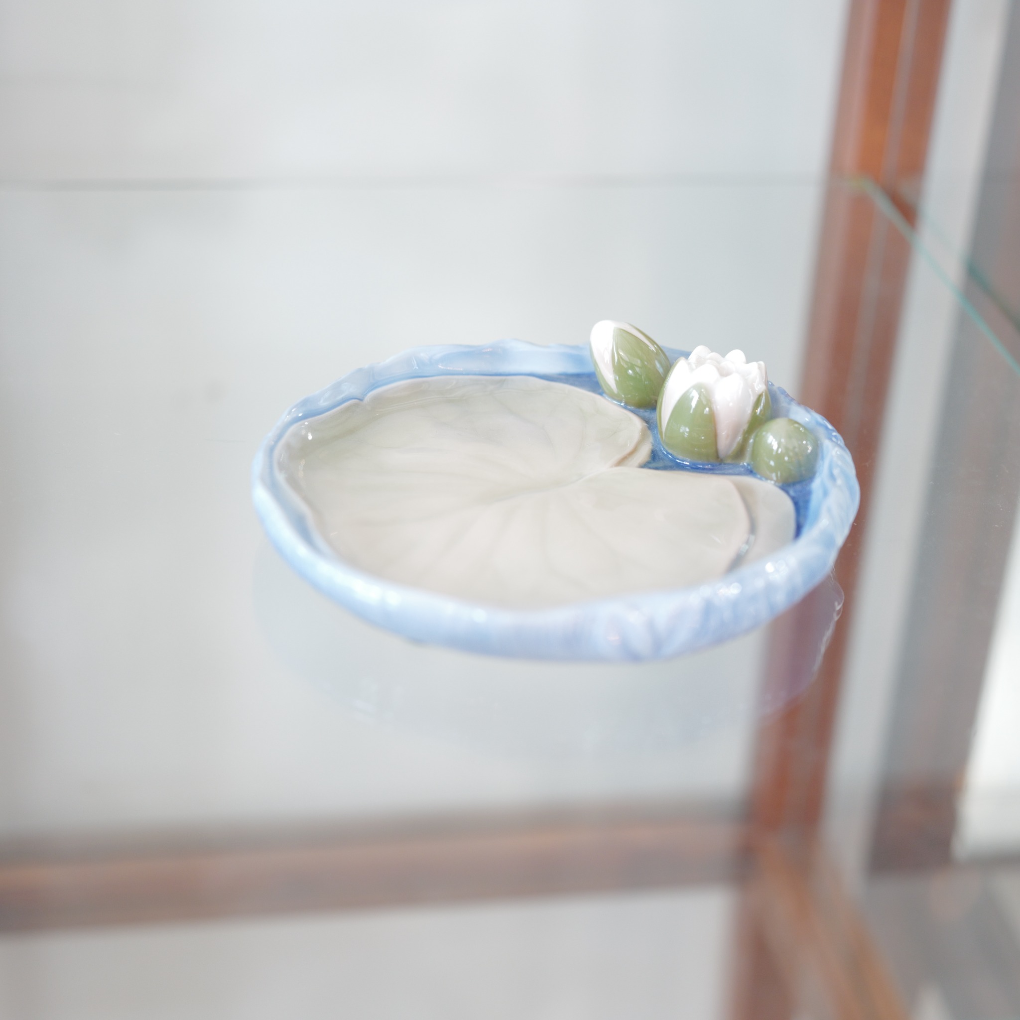 デンマーク製 ビングーオーグレンダール 花紋トレイ