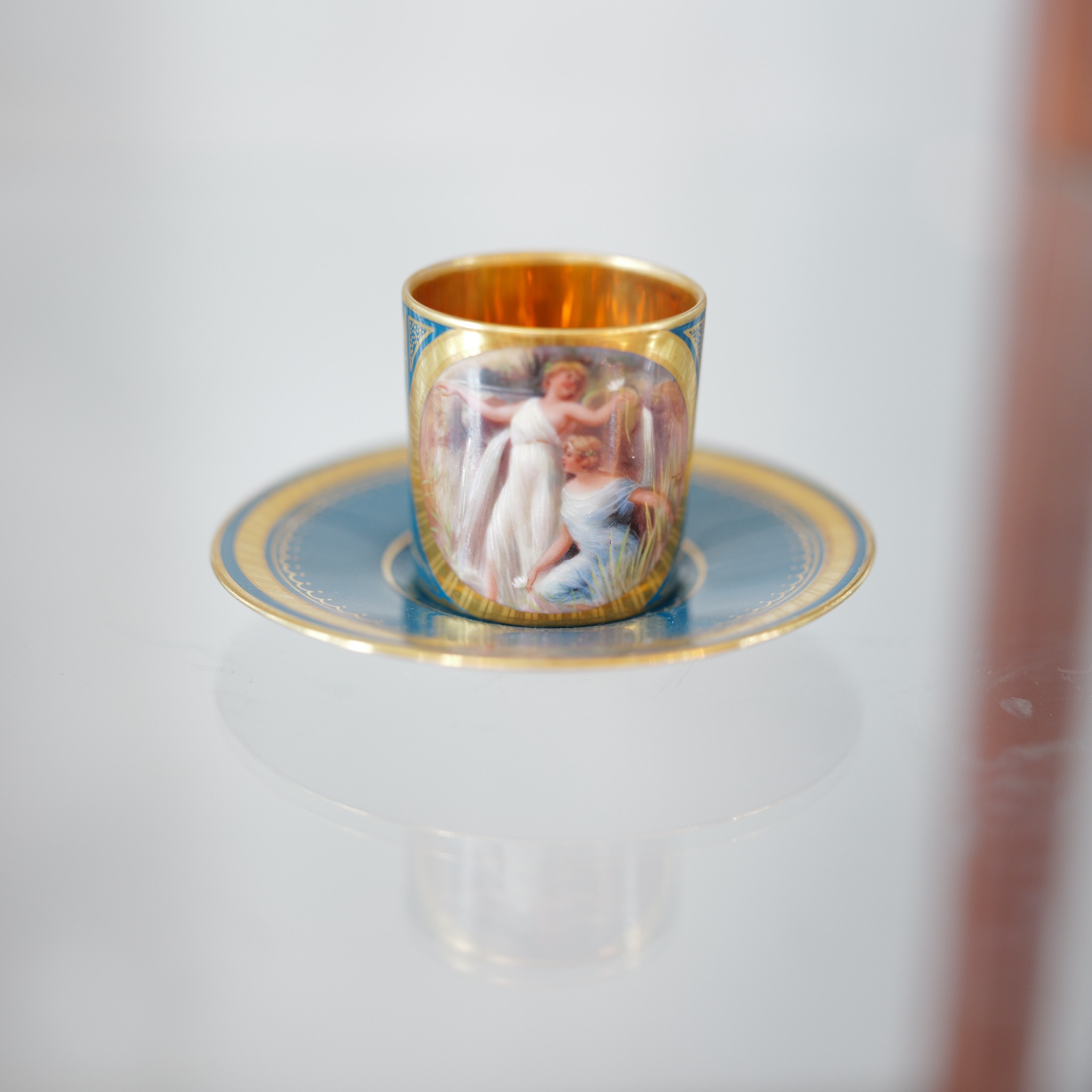 オーストリア ヴィエナスタイル手描神話紋カップ＆ソーサー