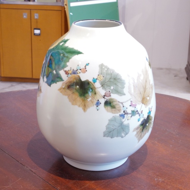 色絵 野葡萄之図 壺 共箱付 伝統工芸 磁器 陶磁器 飾り壺 花器 花瓶
