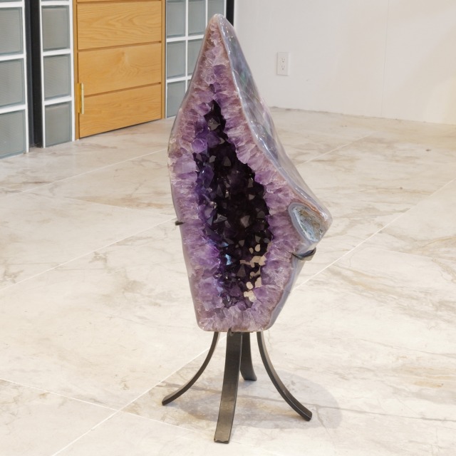 高品質 アメジストドーム スタンド付 紫水晶 原石 クラスター ジオード 2月誕生石 天然石 パワーストーン 浄化 風水 開運 財運 鉱物 宝石
