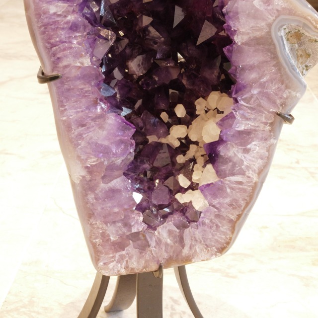 高品質 アメジストドーム スタンド付 紫水晶 原石 クラスター ジオード