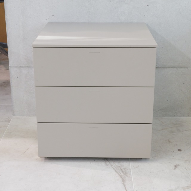 Molteni＆C［モルテーニ］サイドテーブル（ナイトテーブル） 最高級 Molteni & C モルテーニ 3段 W48cm イタリア モダン ミニマル