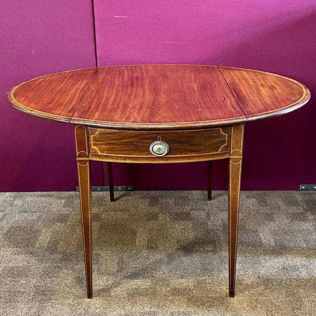 縁起の良い ヴィンテージ 八角形テーブル♦️花柄 象嵌装飾♦️バルブスレッグ♦️送料込 縁起の良い ヴィンテージ 八角形テーブル♦️花柄 象嵌装飾