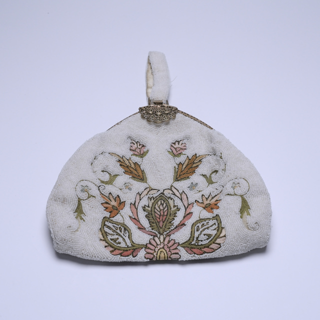 アンティーク　マイクロガラスビーズと刺繍　バッグ 英国買い付け♪ アンティーク の手仕事 マイクロビーズと刺繍の