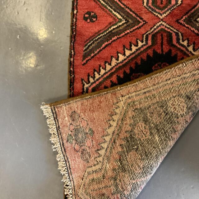 ペルシャ絨毯　　イラン　ウール イラン ペルシャ絨毯 ウール絨毯シルク混 135×217cm