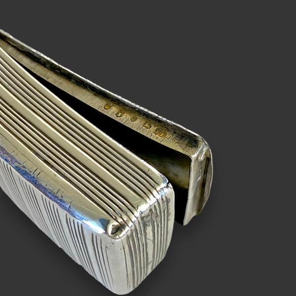 スナッフボックス 2個 イギリス製/フランス製 20世紀前半 スナッフボックス 2個 イギリス製/フランス製 20世紀前半 スナッフ