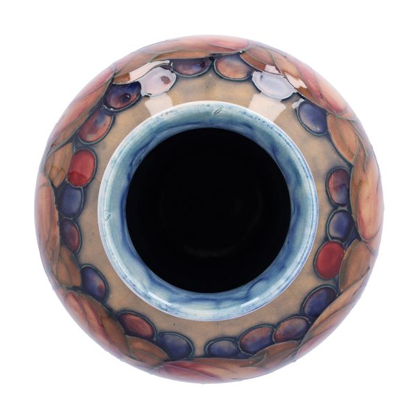 英国ムーアクロフトビンテージ花柄 陶器製 花瓶 William Moorcroft ムーアクロフト 英国磁器 花瓶 P198｜骨董店 のびる