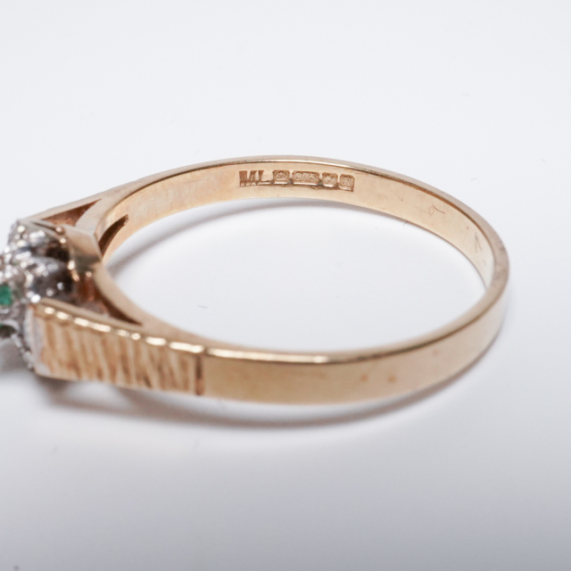 アンティーク　リング　イギリス　エメラルド　パール　13号　15金 10日間限定！】 イギリス ビンテージ 9金 ダイヤモンド