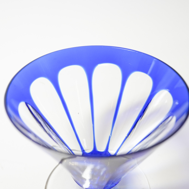 フランス 1930年代 クリスタルガラス Baccarat バカラ  レックス/REX  極めて珍しい青被せガラスのスモールワイングラス ECJPOF0002