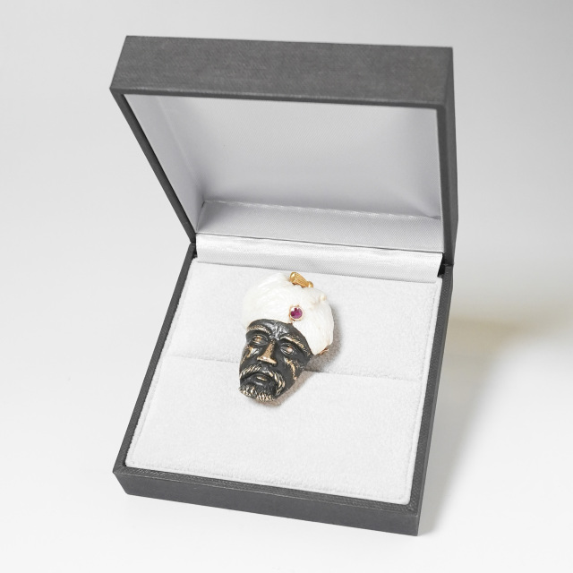 欧州 19世紀中期 金 真珠 ルビー ダイヤモンド - - 真珠のターバンを巻いた紳士のゴールドブローチ ECJPOF0020