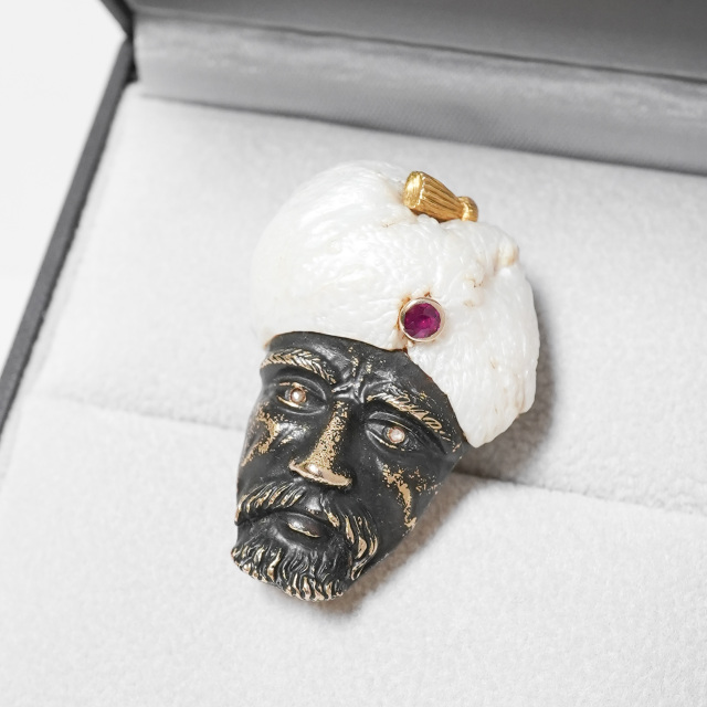 欧州 19世紀中期 金 真珠 ルビー ダイヤモンド - - 真珠のターバンを巻いた紳士のゴールドブローチ ECJPOF0020