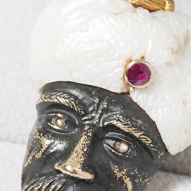 欧州 19世紀中期 金 真珠 ルビー ダイヤモンド - - 真珠のターバンを巻いた紳士のゴールドブローチ ECJPOF0020