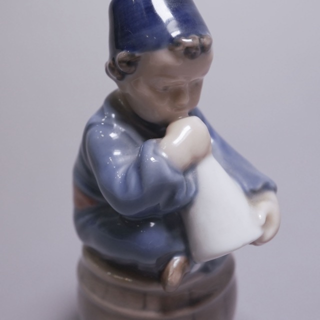 デンマーク 1960年代 磁器 Royal Copenhagen ロイヤル コペンハーゲン 少年オブジェ ECJPTD0052