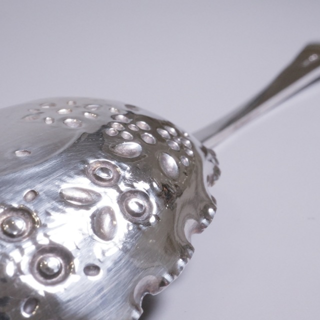 イギリス 1890年代 シルバー 純銀製果実紋サービングスプーン ECJPTD0077