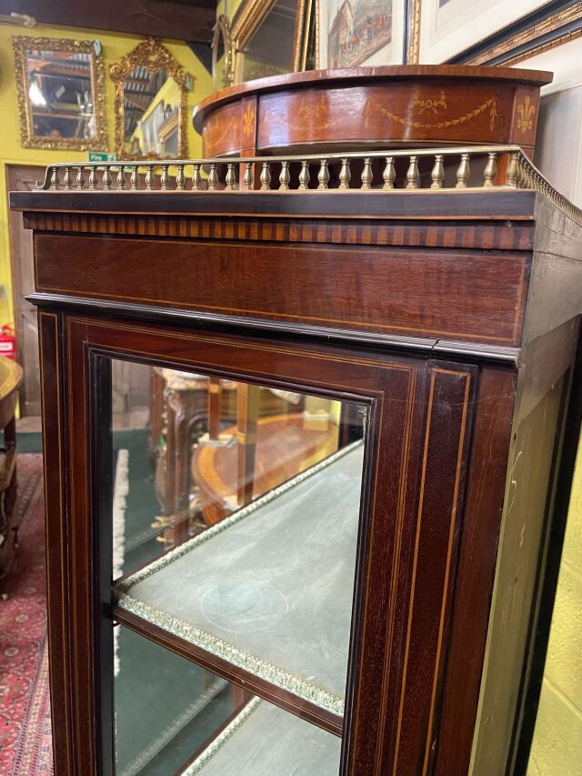 イギリスアンティーク　マホガニー ガラスキャビネット イギリス 1900年代 マホガニー ガラスキャビネット