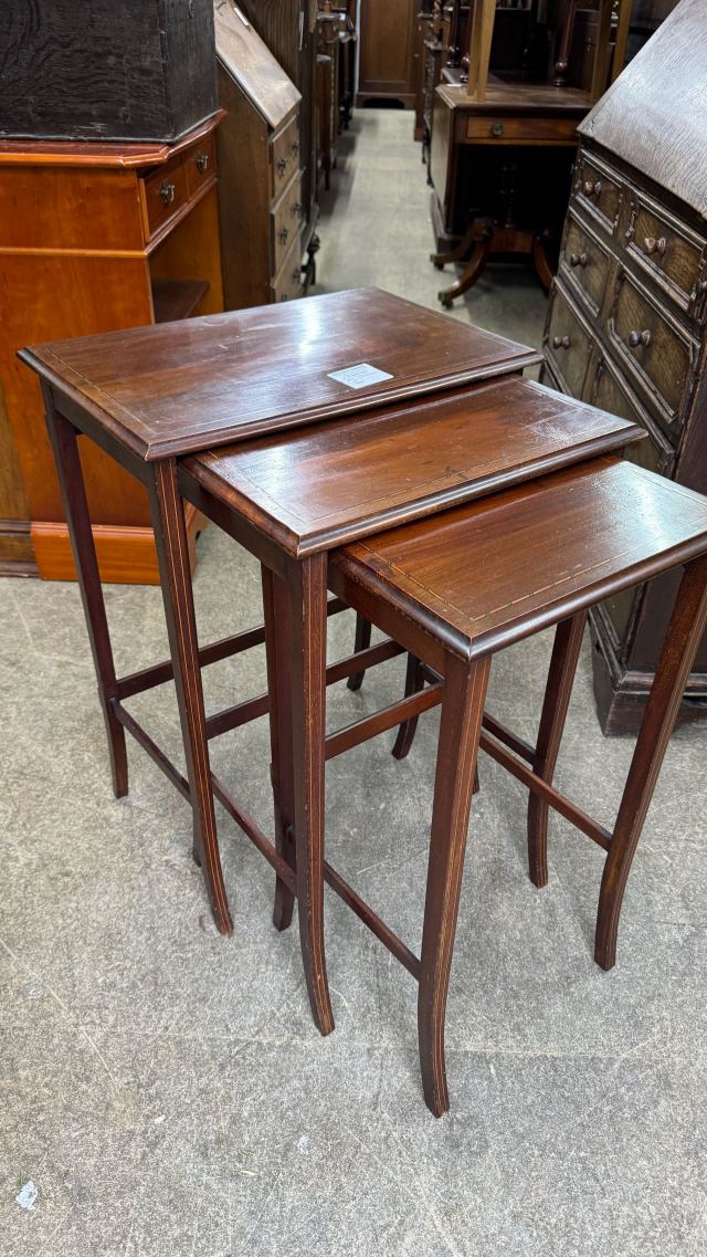 イギリス 1900年代 ウォールナット ネストテーブル