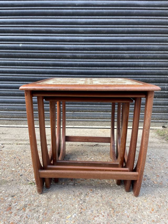 デンマーク 1960年代 チーク タイル ネストテーブル