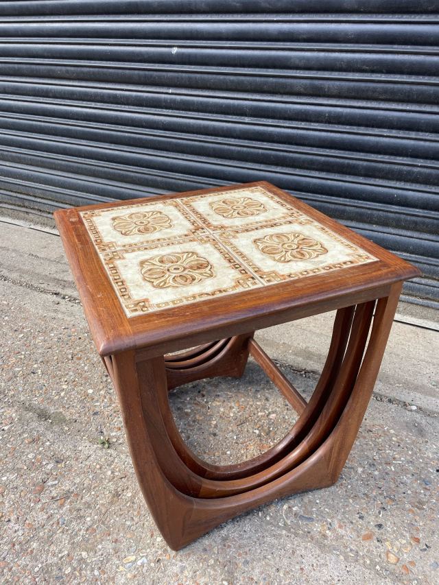 デンマーク 1960年代 チーク タイル ネストテーブル