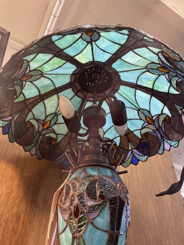 ティファニースタイルテーブルランプ電気スタンドガラスランプ 落ち葉