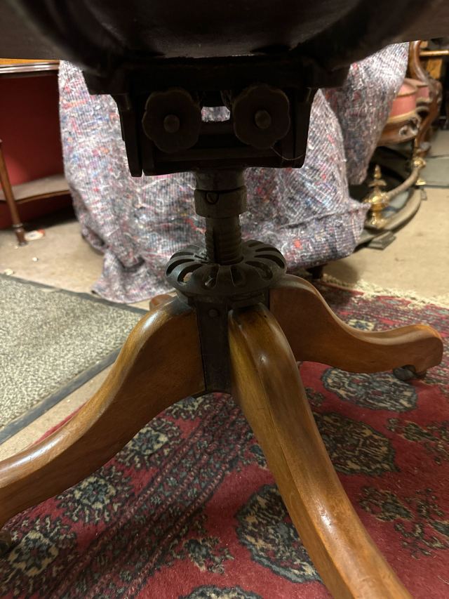 1950年 ドイツ vintage木製座面の三脚椅子 高さ調整可能 1950年 ドイツ vintage木製座面の三脚椅子 高さ調整可能