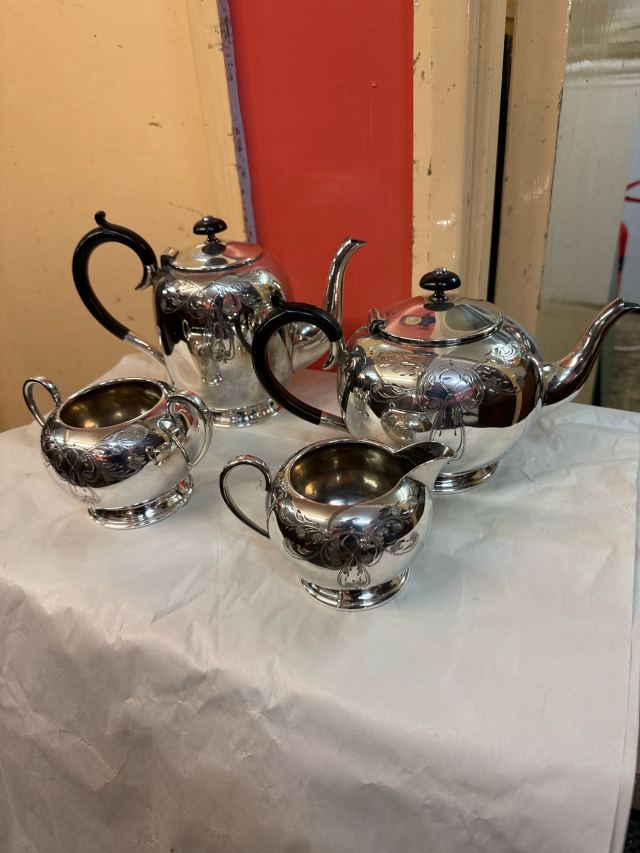 【Sheffield Silve Co.】ビクトリアンのコーヒーサービス 4点 Sheffield Silve Co.】ビクトリアンのコーヒーサービス 4点