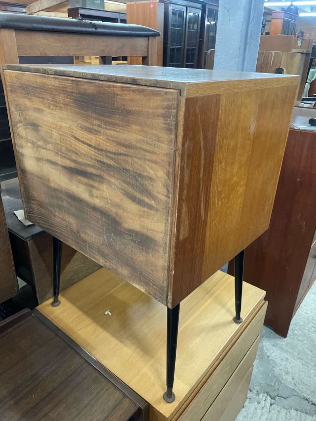 60〜70年前の木製キャビネット 60〜70年前の木製キャビネット