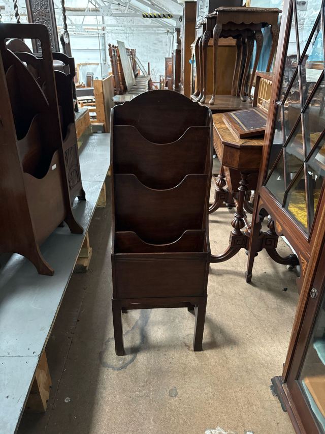 イギリスアンティーク　マガジンラック 高級感が溢れるイギリスで出会ったアンティークマガジンラック(q-1625