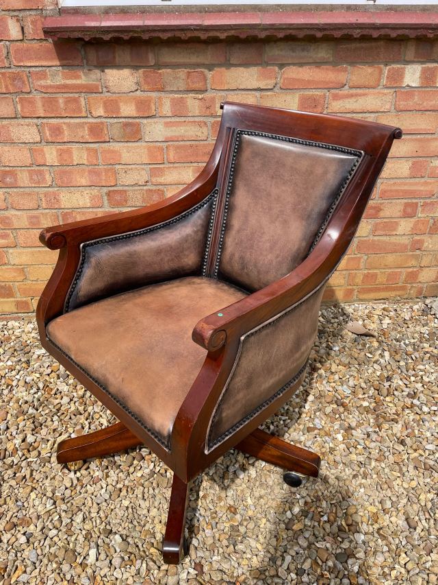 イギリス 1960年代 レザー マホガニー アームチェア ECUKOB0051