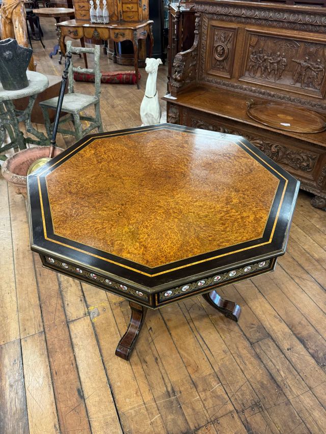 テーブル　アンティーク　家具　美術品 イギリス 1880年代 アンボイナ センターテーブル