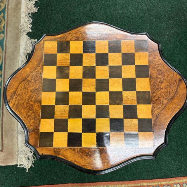 イギリス 1850年代 ウォルナット チェステーブル