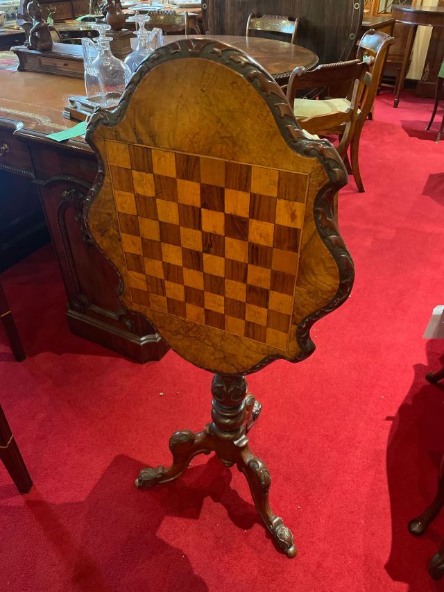 アイルランド 1850年代 ウォールナット ローズウッド チェステーブル ECUKBW0002