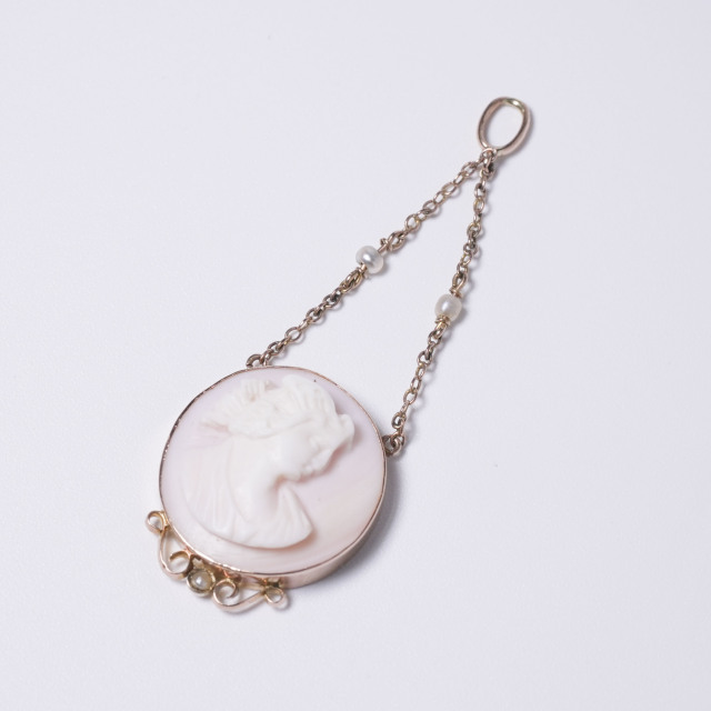 シェルカメオのペンダントトップ
