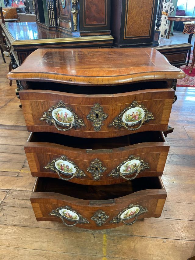 アンティーク品