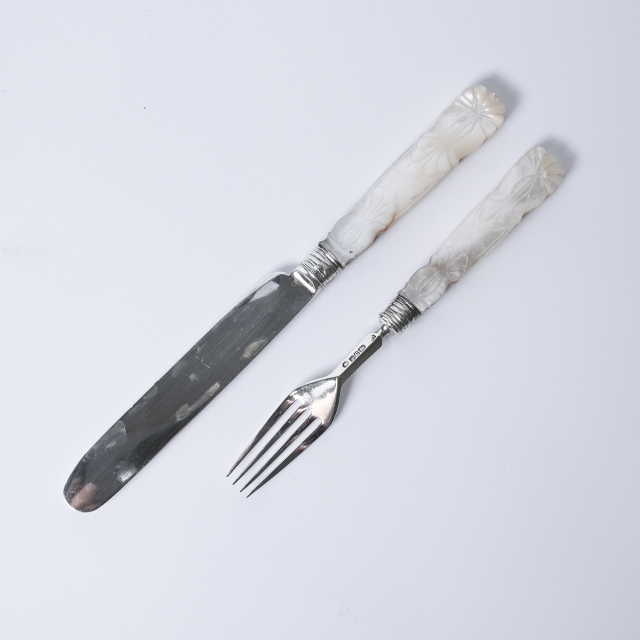 イギリス 1870年 Sheffield シェフィールド製 白蝶貝ハンドル ナイフ&フォークセット