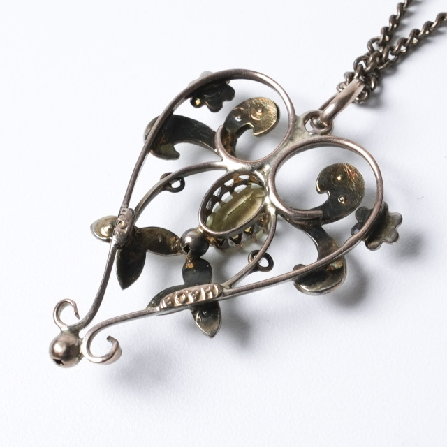 【本日限定価格】英国アンティーク 1906年 9金 彫金クロスペンダント イギリス 1900年代 9Kゴールド アンティークジュエリー ペンダント