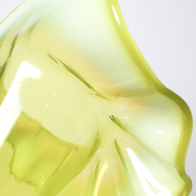 イギリス 1890年代 オパールセントガラス フラワーベース