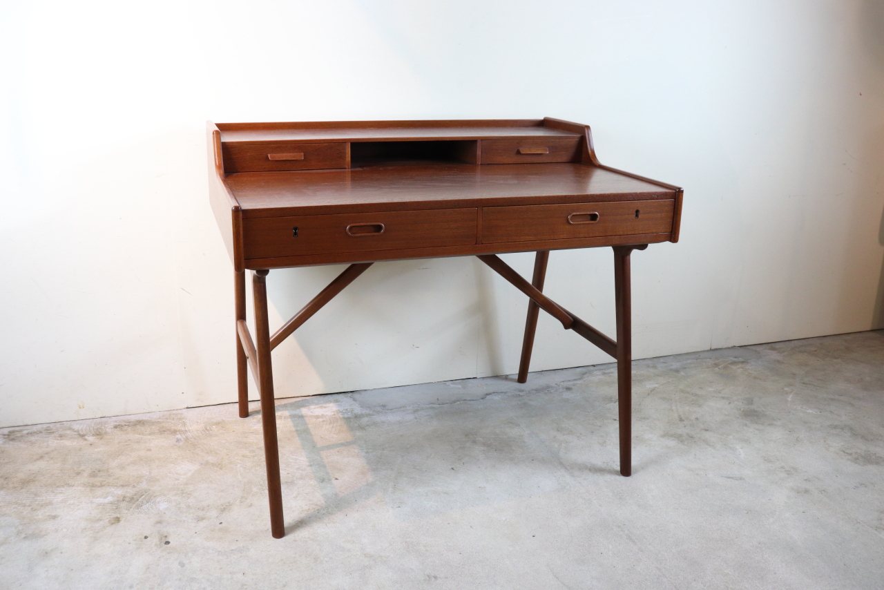 Arne Wahl Iversen　デスク　Model64　チーク　デンマーク　ち10-1　　　　　　　　　　　　　　　　　