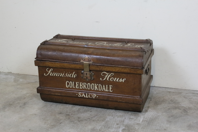 イギリス　アンティーク　バンカーズボックス　トランク　コーヒーテーブル