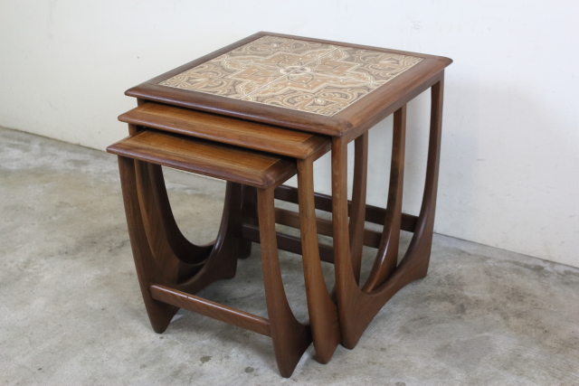 G-PLAN　ジープラン　タイルトップネストテーブル　　ラーセン　チーク　ヴィンテージ