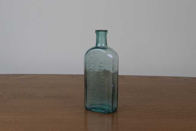 イギリス　アンティーク　薬瓶　ガラスビン　一輪挿し　ボトル