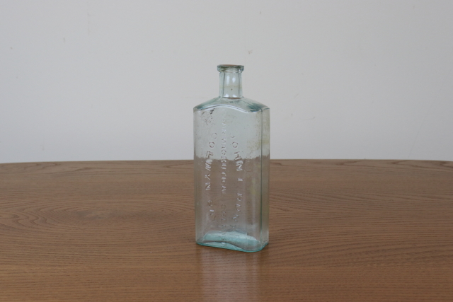 イギリス　アンティーク　薬瓶　ガラスビン　一輪挿し　ボトル