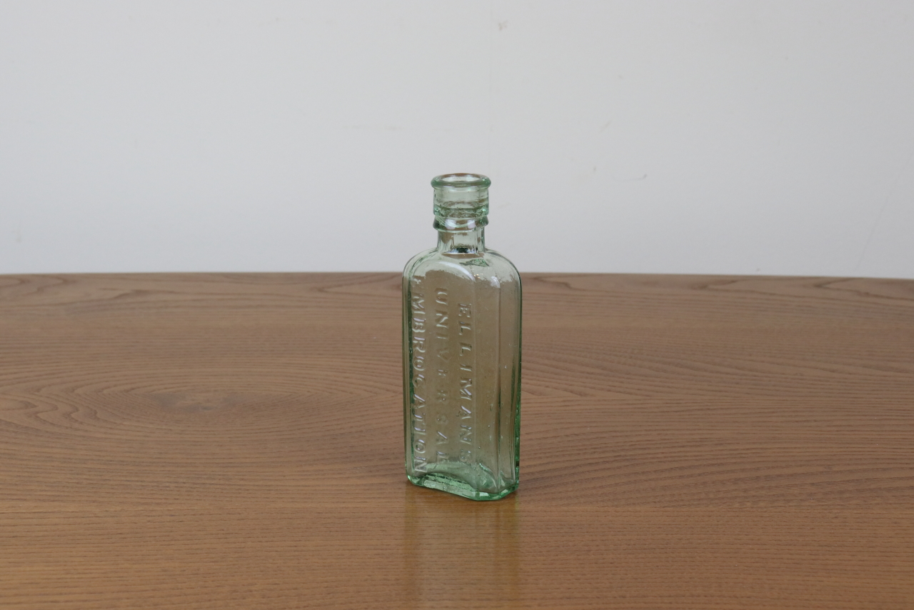 イギリス　アンティーク　薬瓶　ガラスビン　一輪挿し　ボトル
