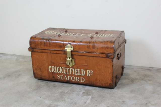 イギリス　アンティーク　バンカーズボックス　トランク　コーヒーテーブル